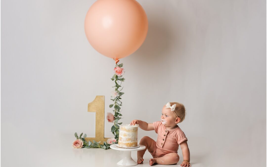 Simple Giant Balloon Cake Smash | Reese