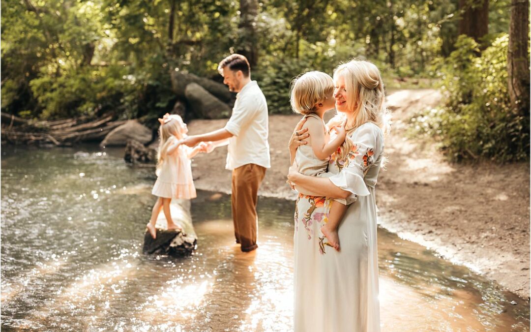 Maternity Session in a River | Sara