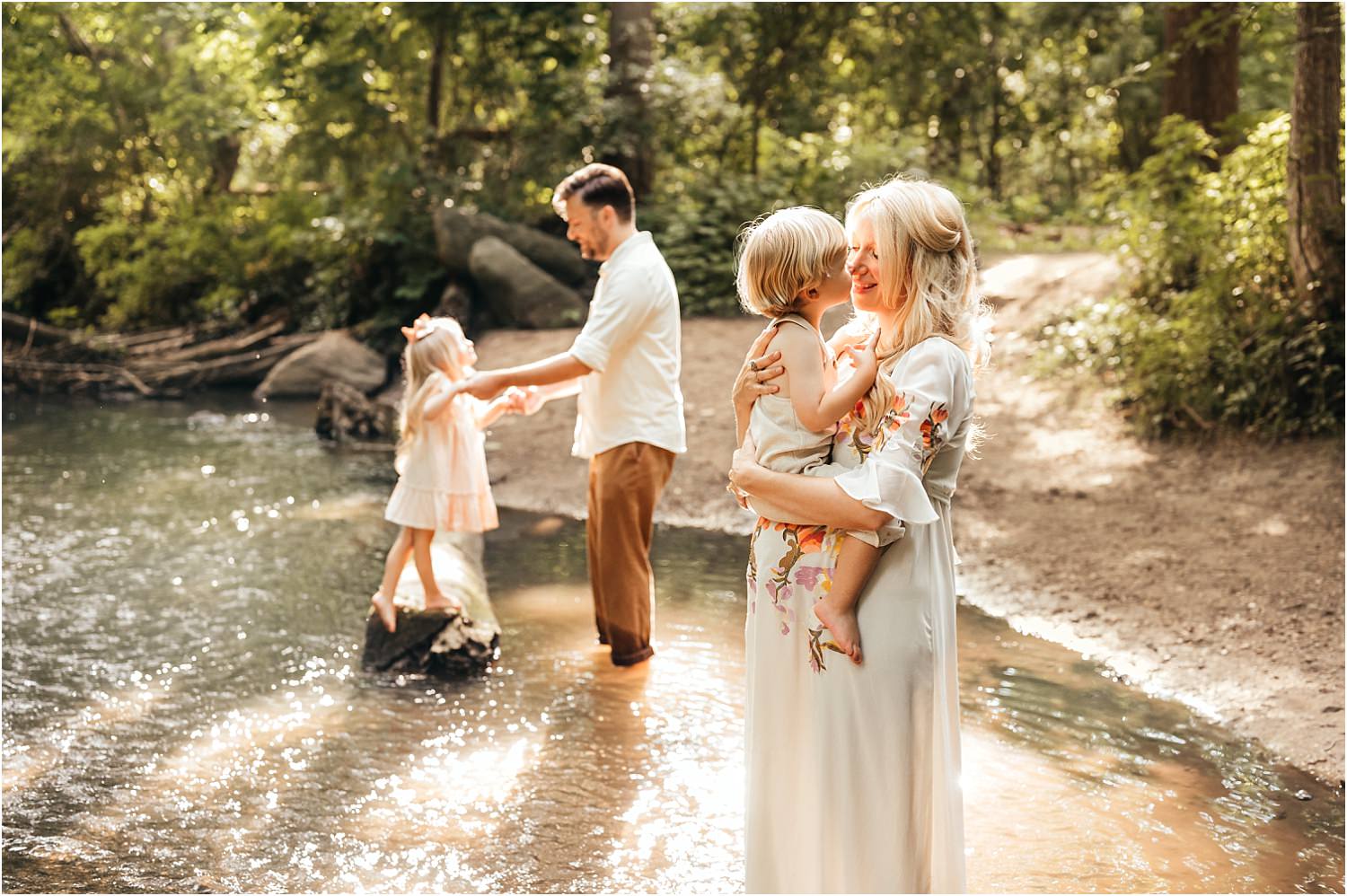 Maternity Session in a River | Sara