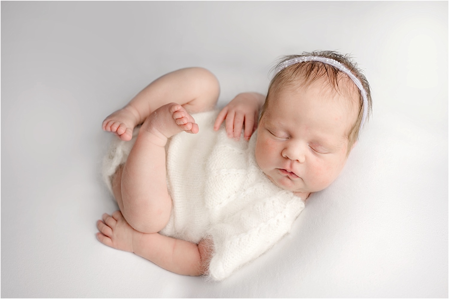 The Beauty of New Beginnings: A Newborn Girl’s Photo Session | Ellanora